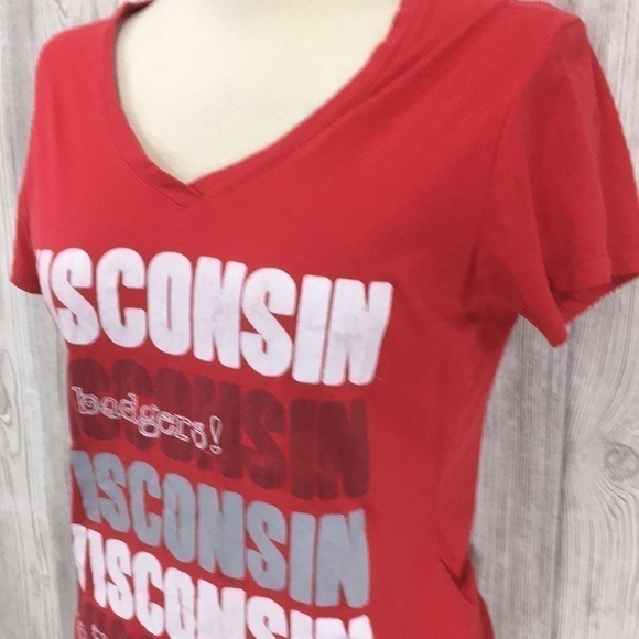 Wisconsin Badgers V-Neck Tee Size XL - Picture 5 of 7